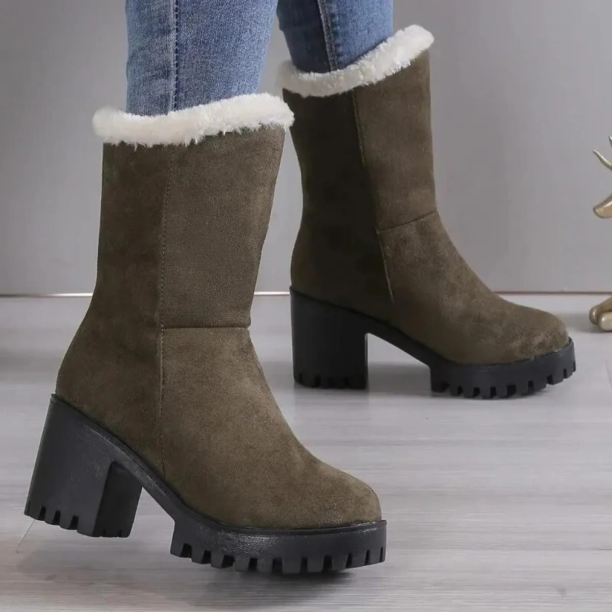 2024 Moda Inverno Nuovo Grande Tacco Medio Moda Tacco Spesso Copertura Indossare Testa Rotonda Colore Solido Tacco Medio Stivali