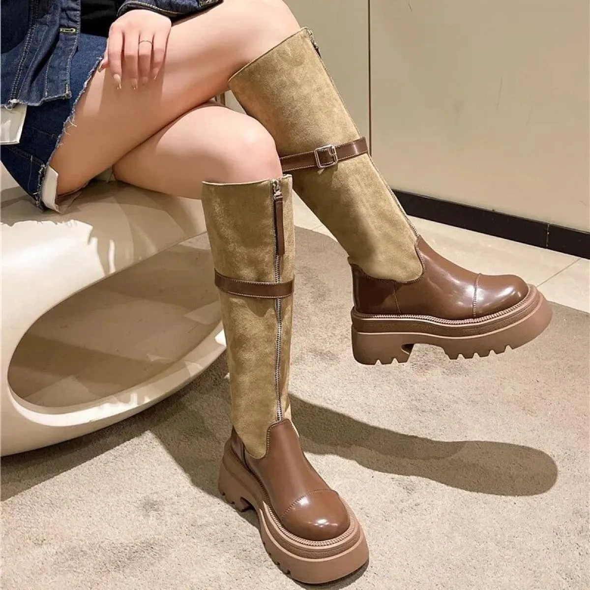 2024 Scarpe da donna di vendita calde invernali sopra il ginocchio stivali moderni punta tonda per adulti tacchi alti impiombati
