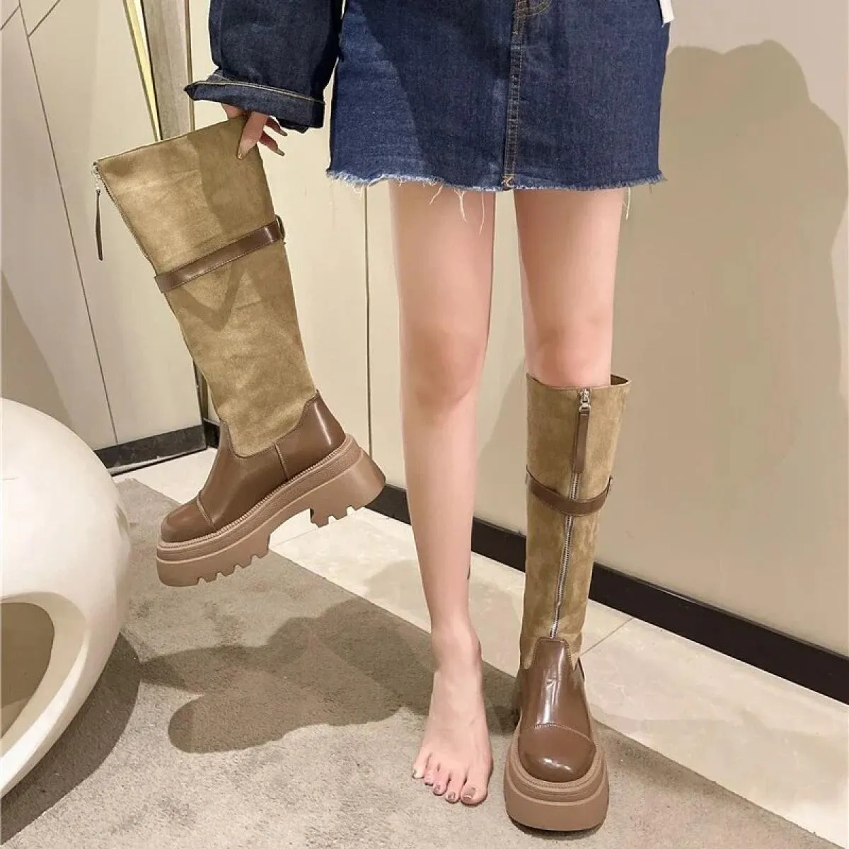 2024 Scarpe da donna di vendita calde invernali sopra il ginocchio stivali moderni punta tonda per adulti tacchi alti impiombati