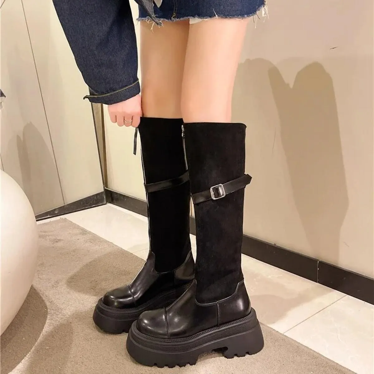 2024 Scarpe da donna di vendita calde invernali sopra il ginocchio stivali moderni punta tonda per adulti tacchi alti impiombati