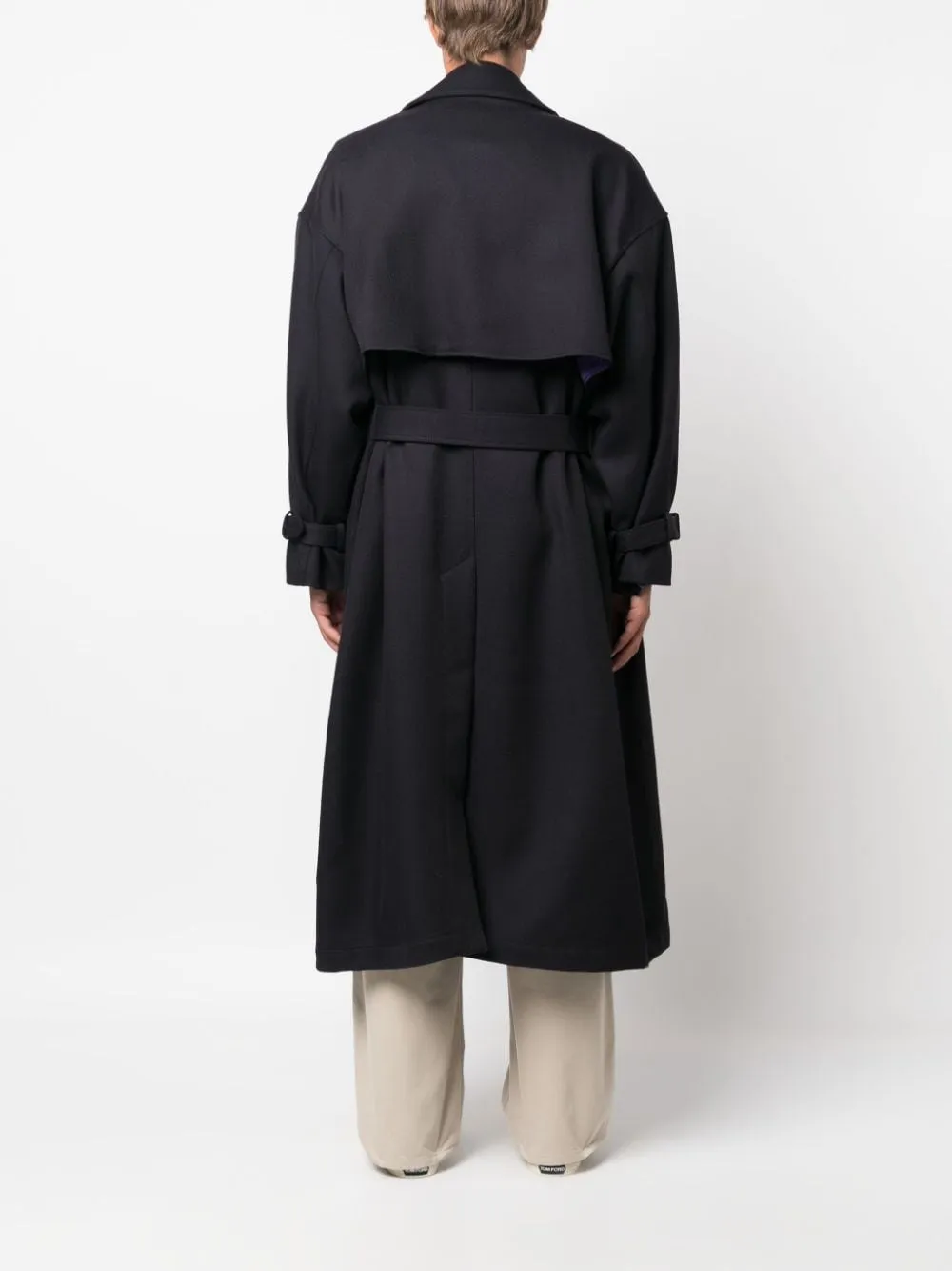 cappotto blu modello trench