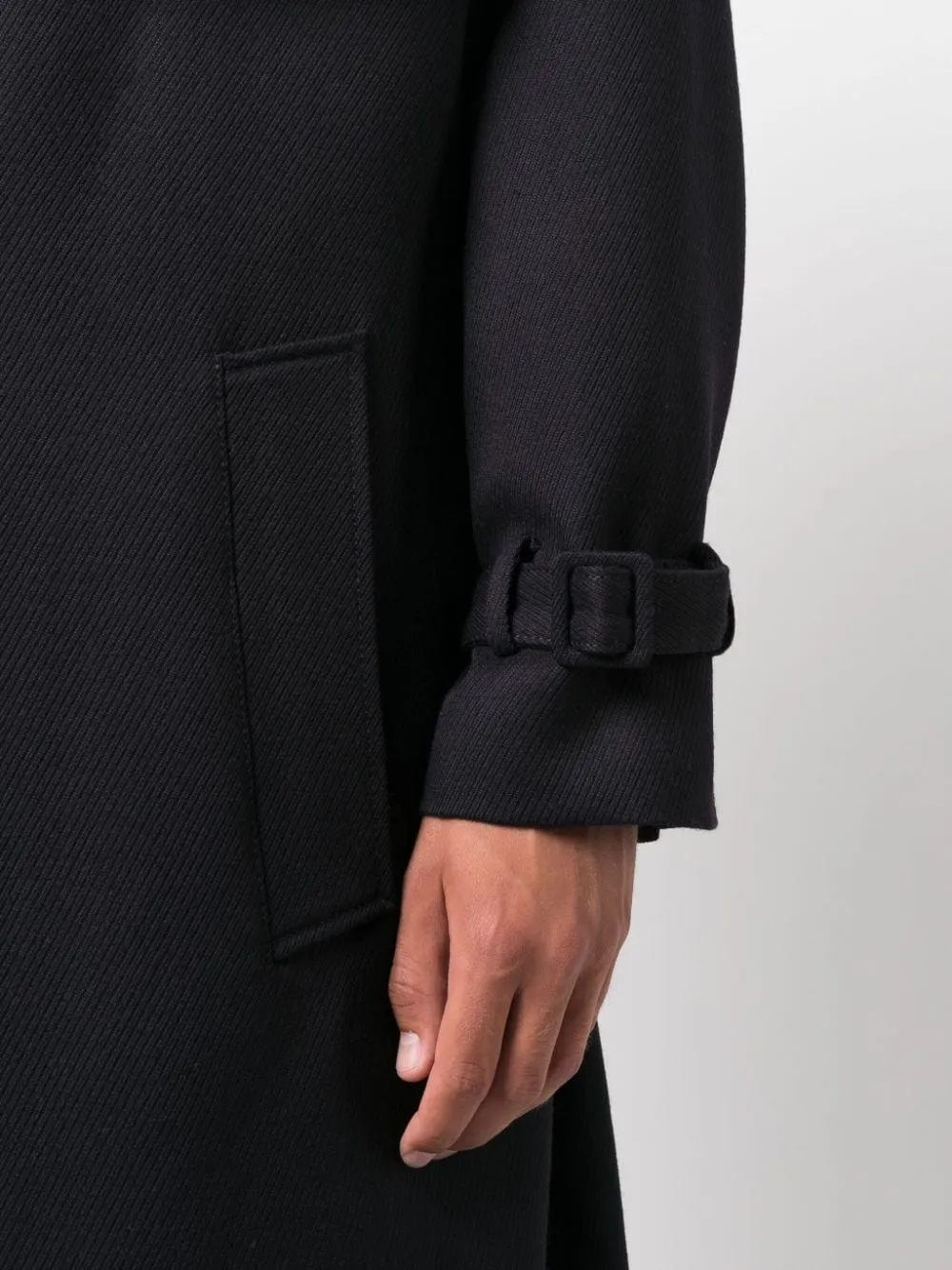 cappotto blu modello trench