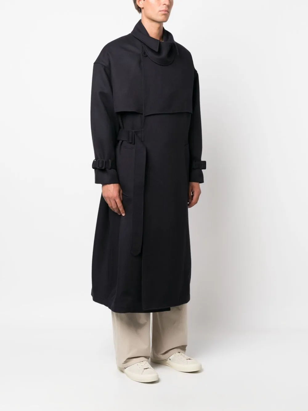 cappotto blu modello trench