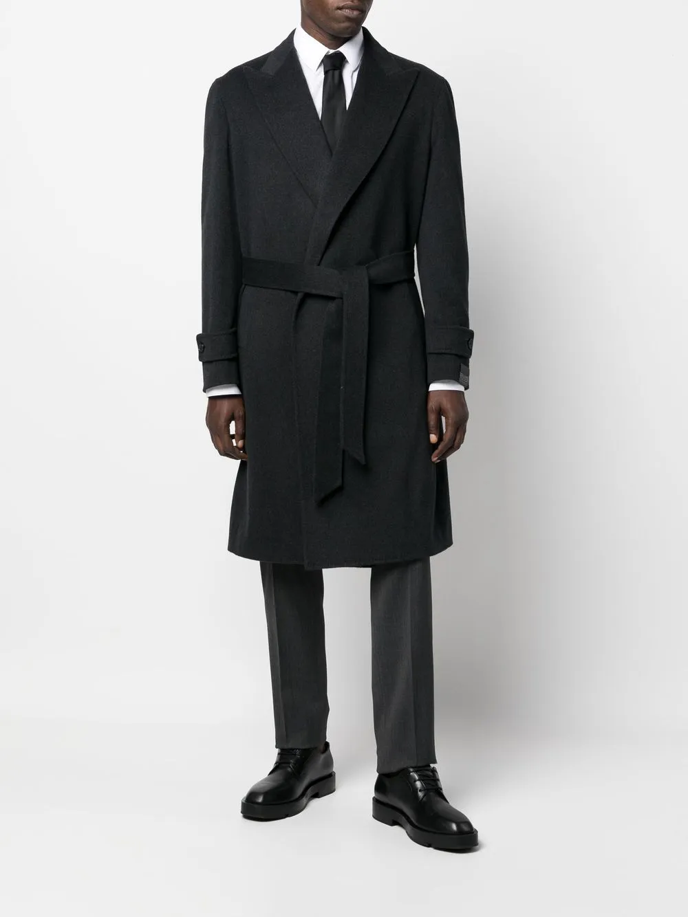 cappotto grigio scuro con cintura