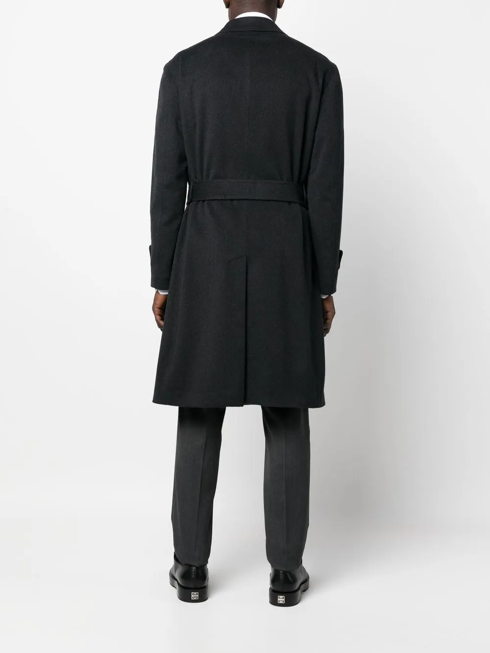 cappotto grigio scuro con cintura