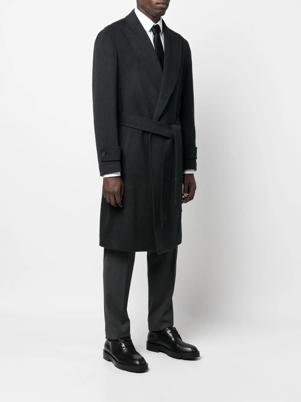 cappotto grigio scuro con cintura