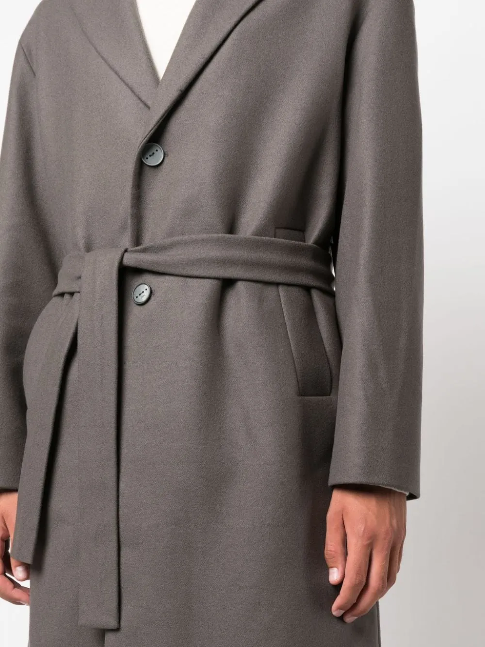 cappotto monopetto grigio con cintura