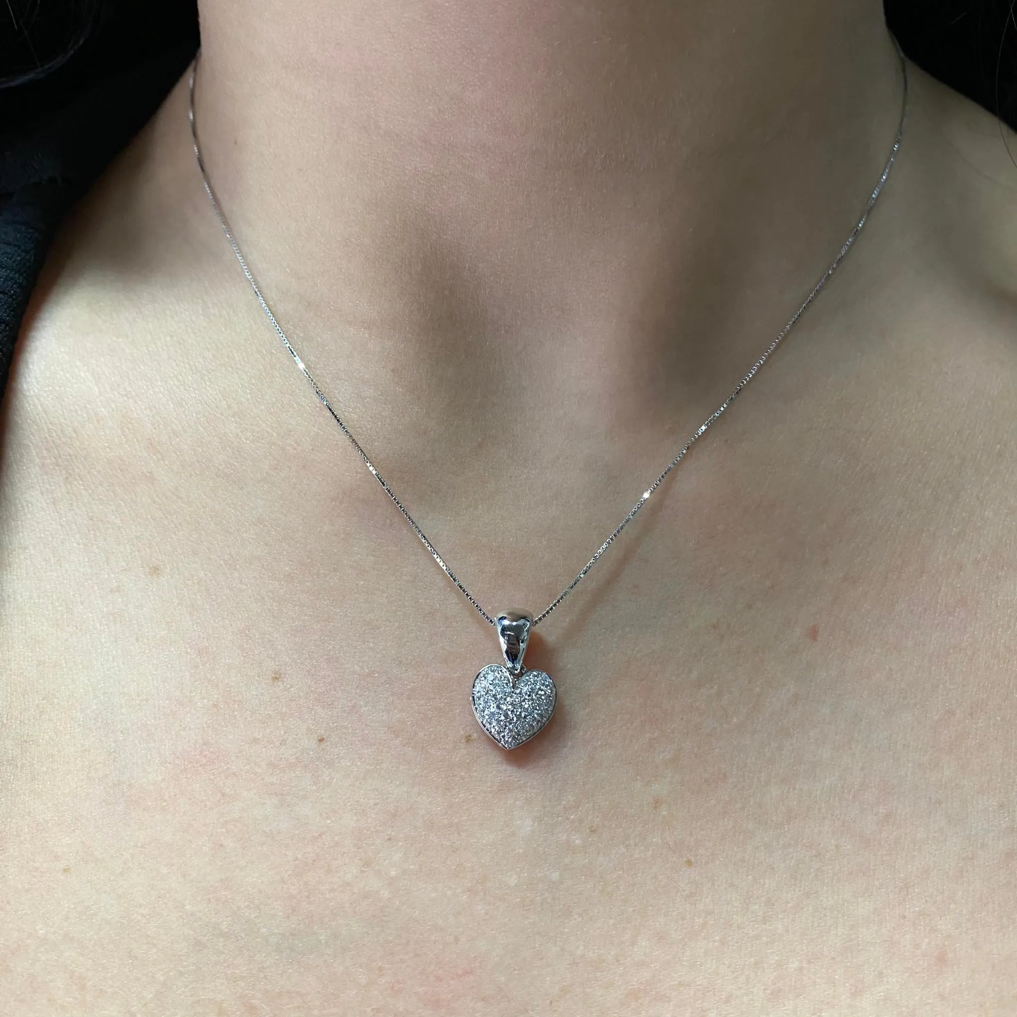 Collana a Cuore in Oro Bianco e Brillanti Ct. 0.35