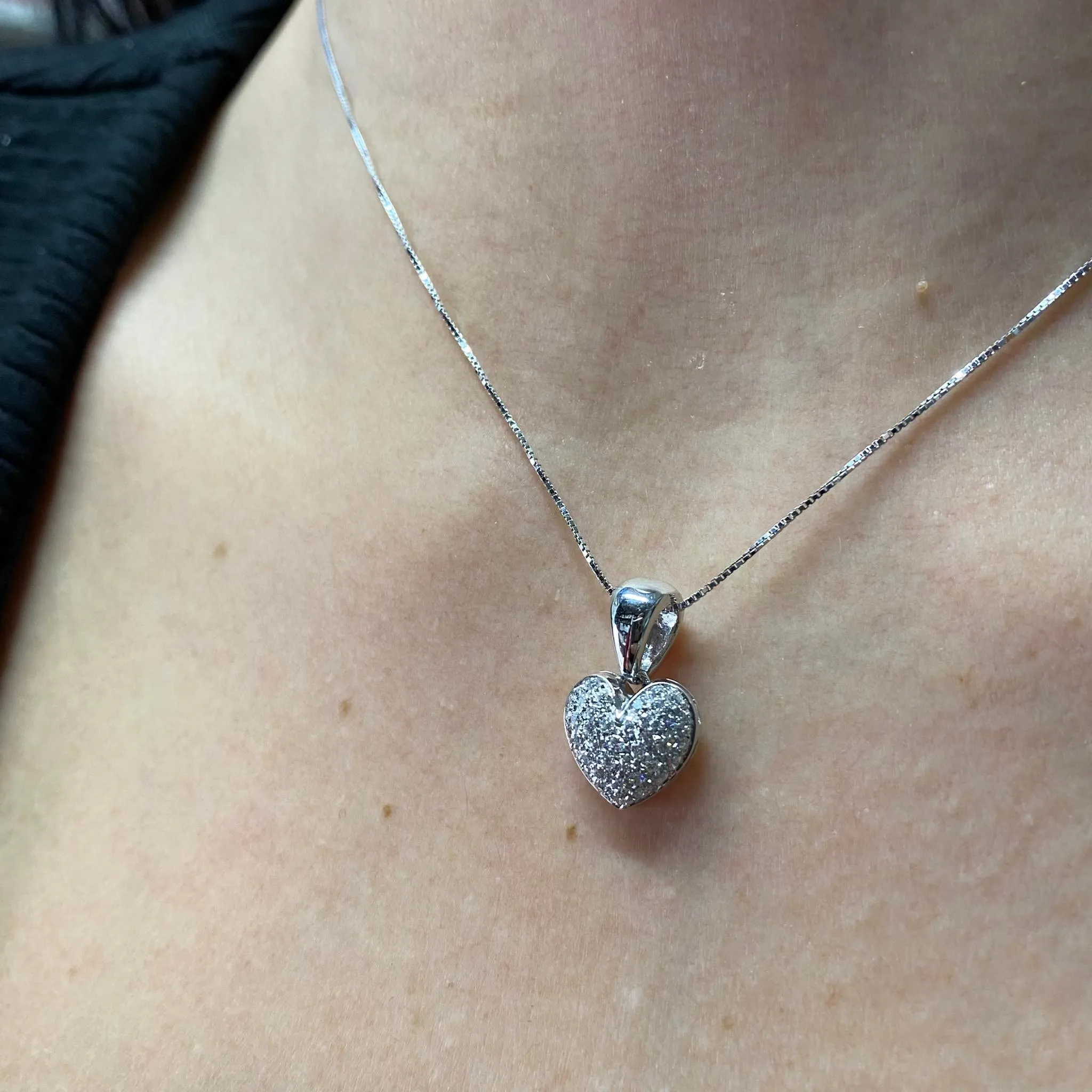 Collana a Cuore in Oro Bianco e Brillanti Ct. 0.35