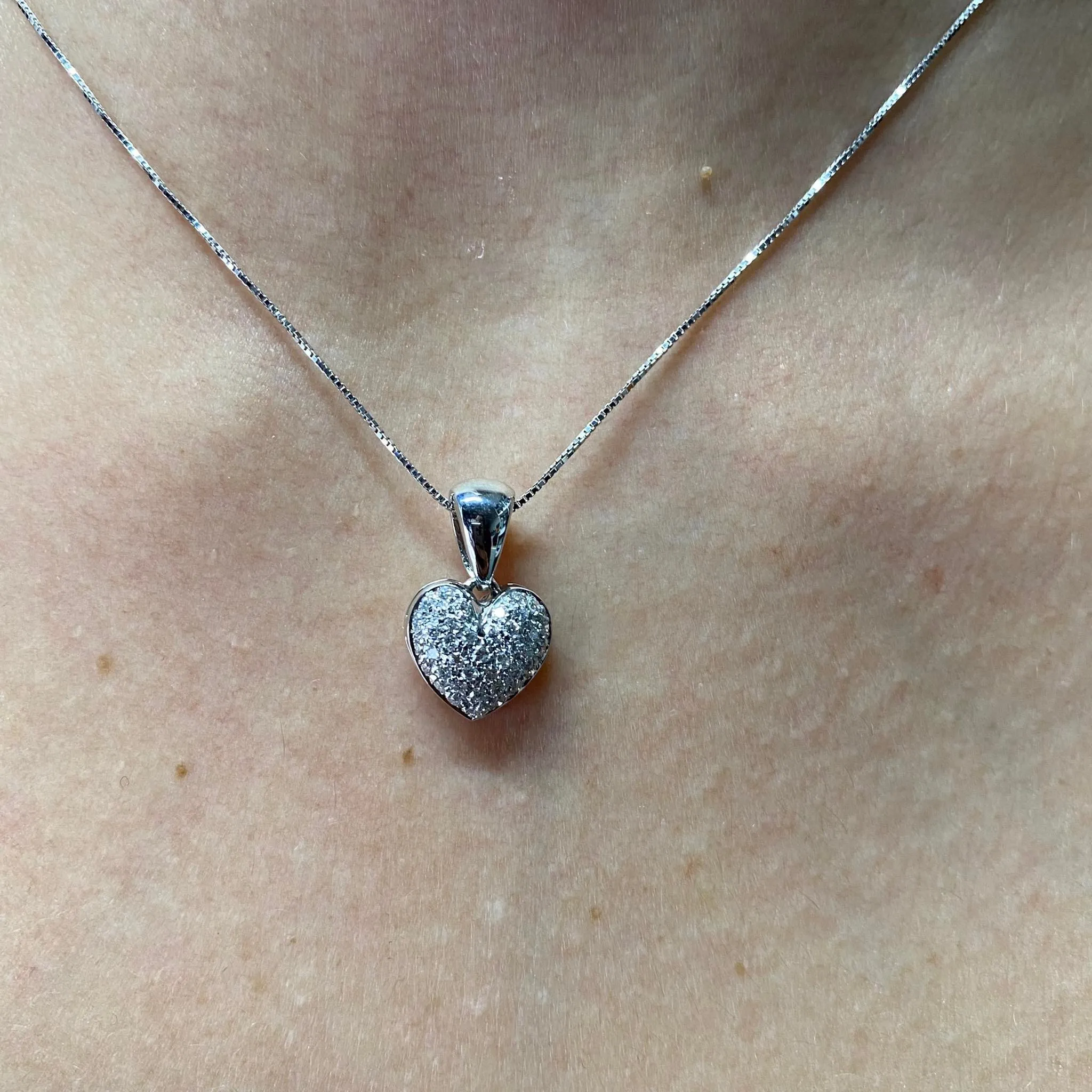 Collana a Cuore in Oro Bianco e Brillanti Ct. 0.35