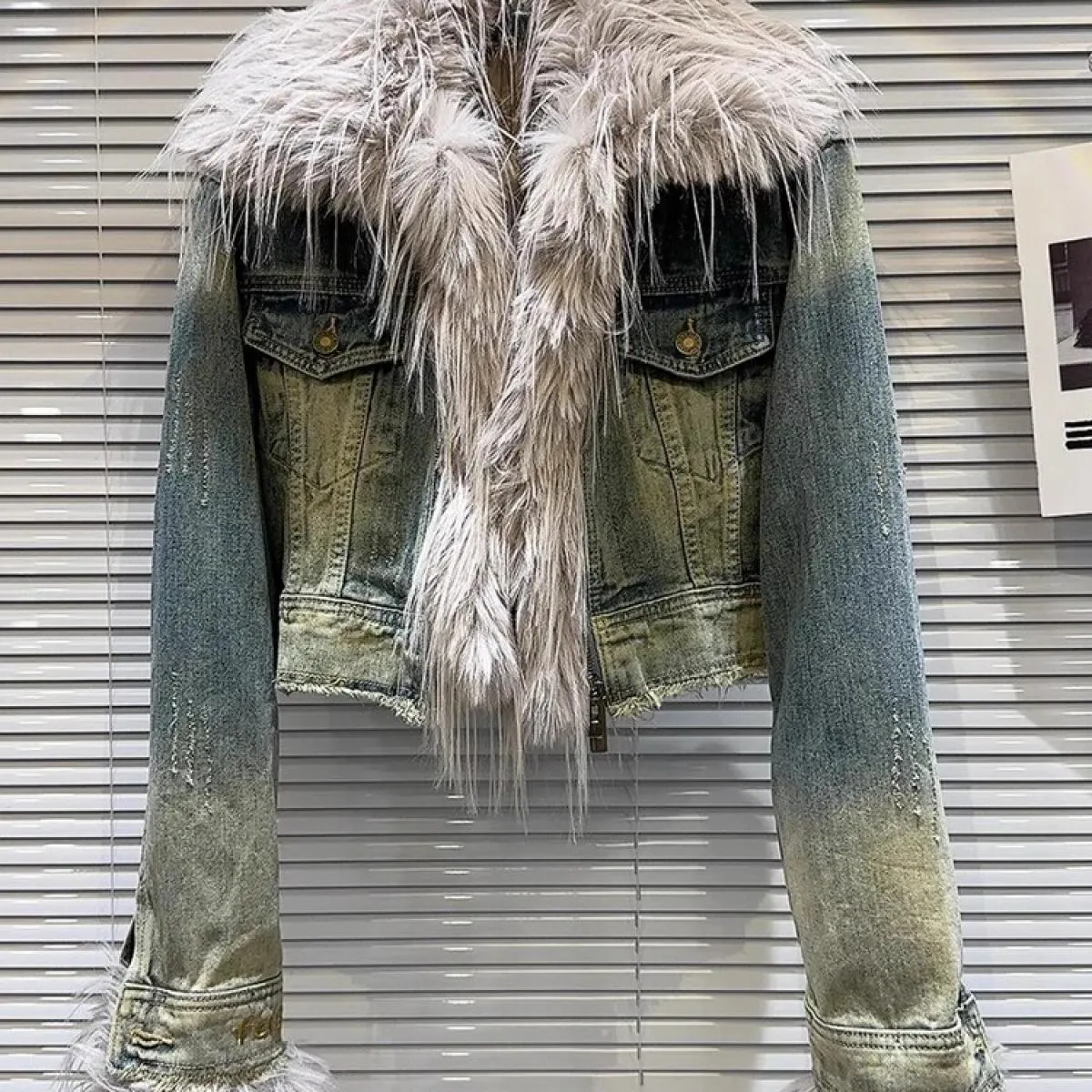 Giacca corta in denim con collo in pelliccia da donna, la più recente giacca invernale 2022 di High Street