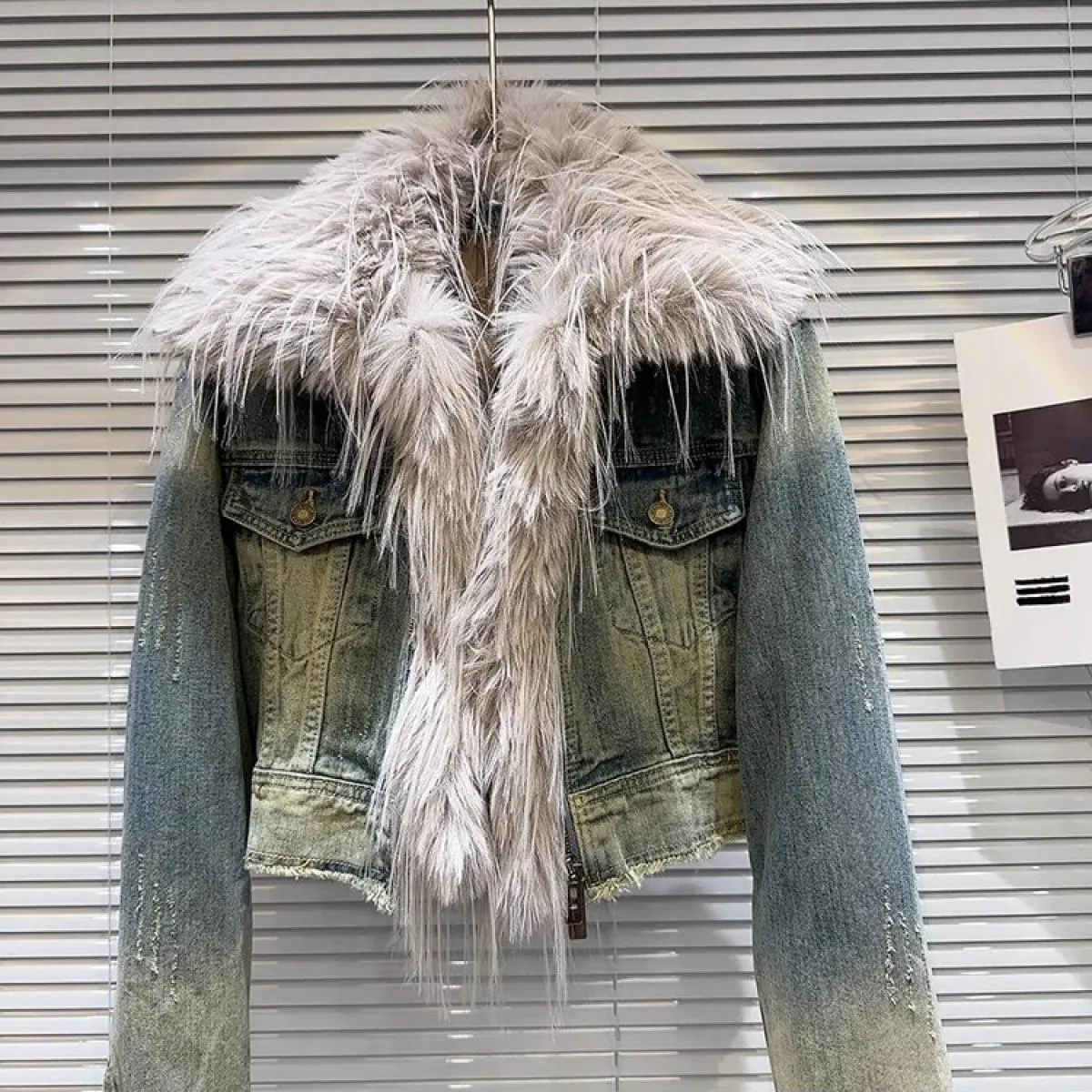 Giacca corta in denim con collo in pelliccia da donna, la più recente giacca invernale 2022 di High Street