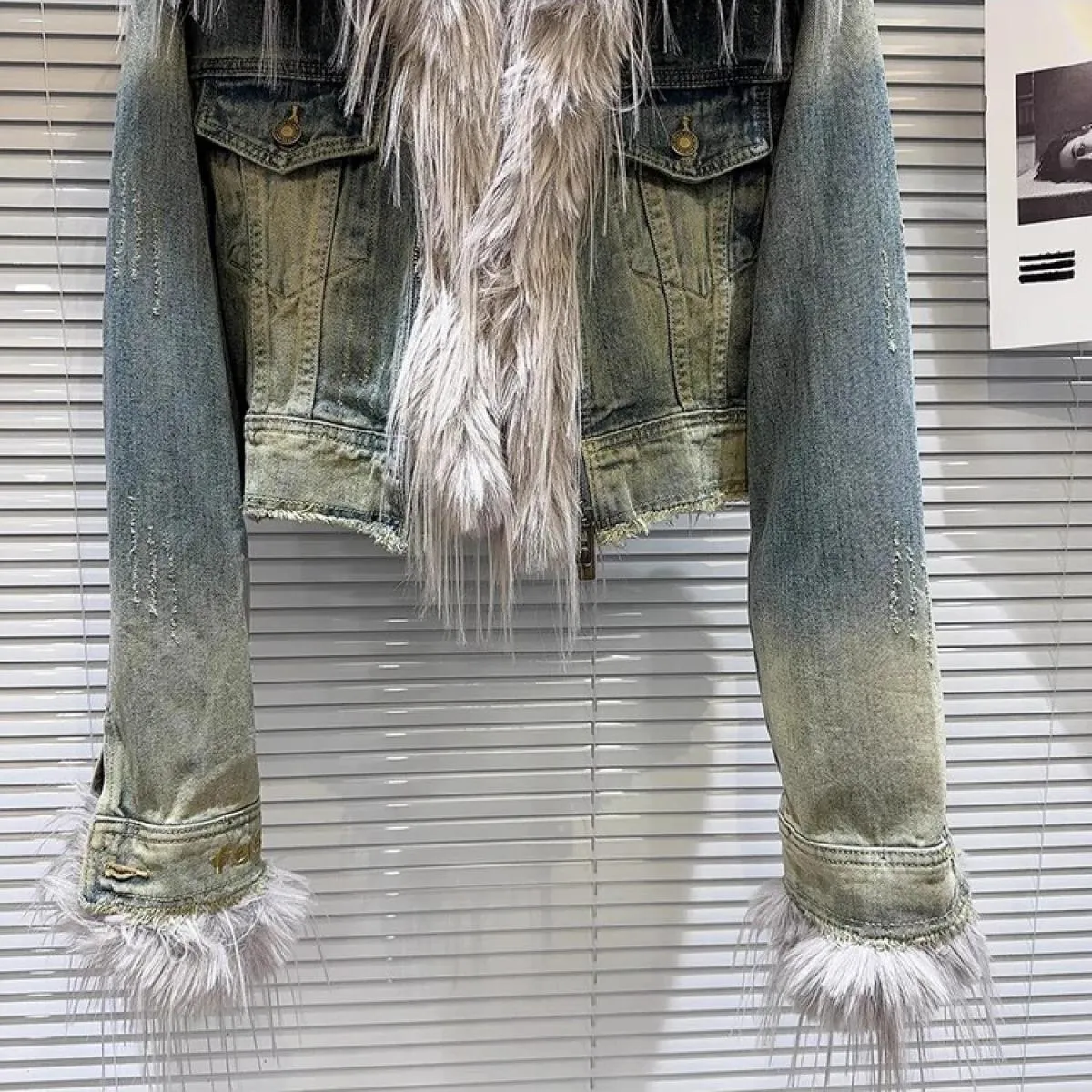 Giacca corta in denim con collo in pelliccia da donna, la più recente giacca invernale 2022 di High Street