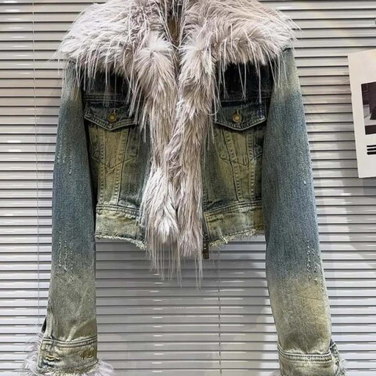 Giacca corta in denim con collo in pelliccia da donna, la più recente giacca invernale 2022 di High Street