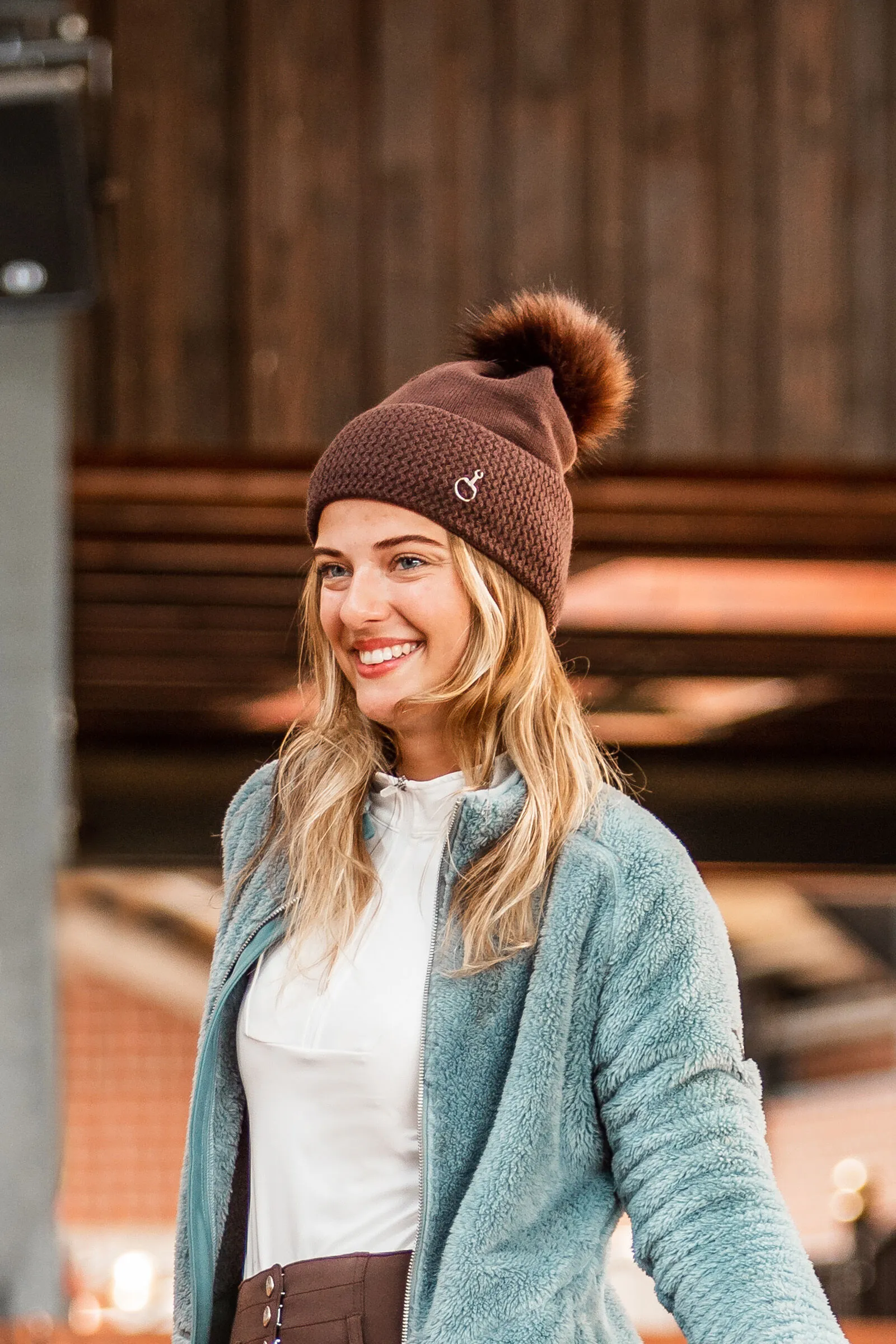 Horze Arya Cappello lavorato a maglia con pompon