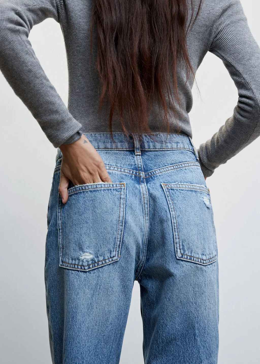Jeans diritti vita alta strappa