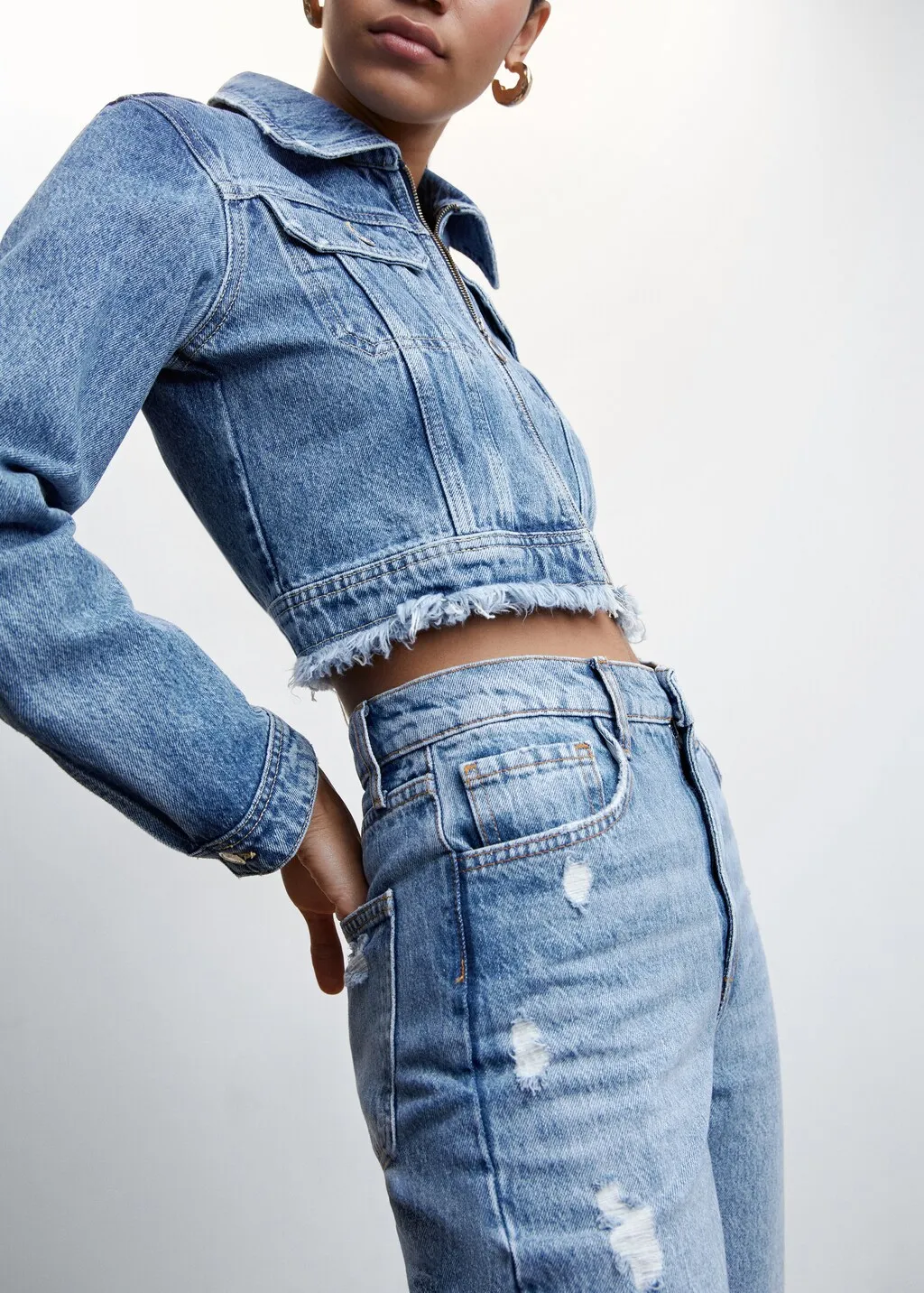 Jeans diritti vita alta strappa