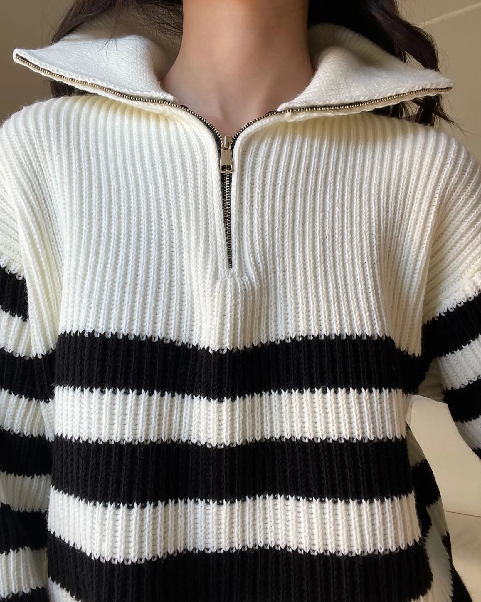 Maglia a righe con cerniera