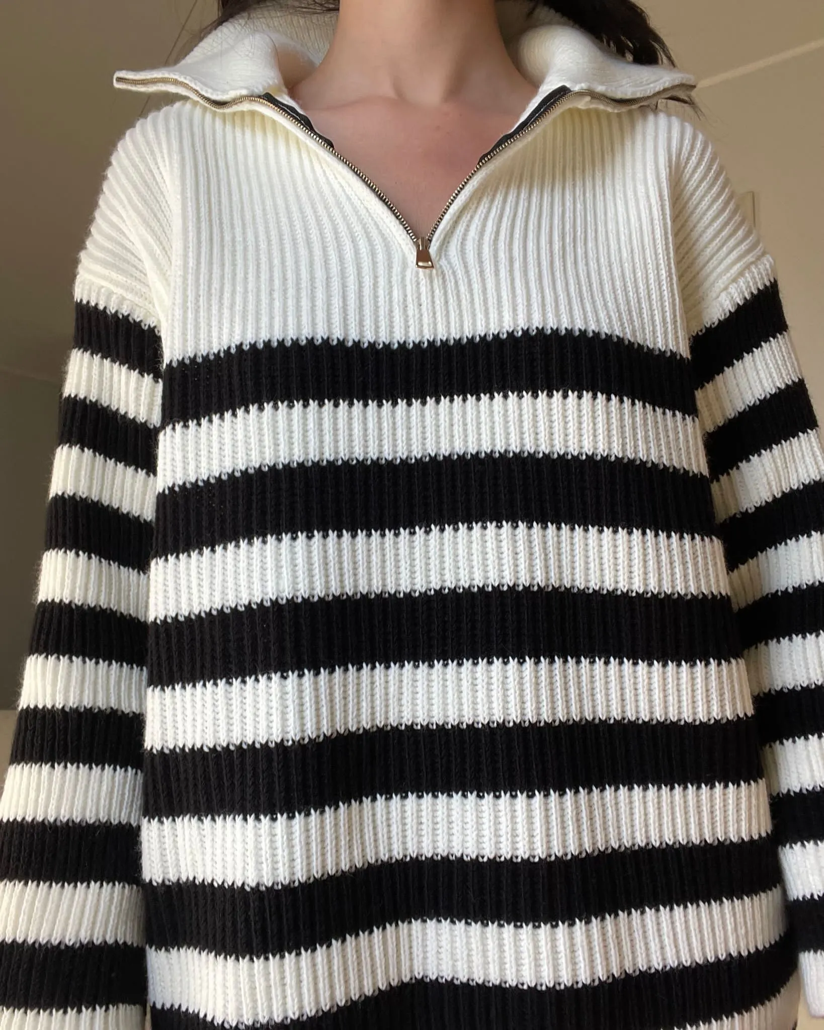Maglia a righe con cerniera