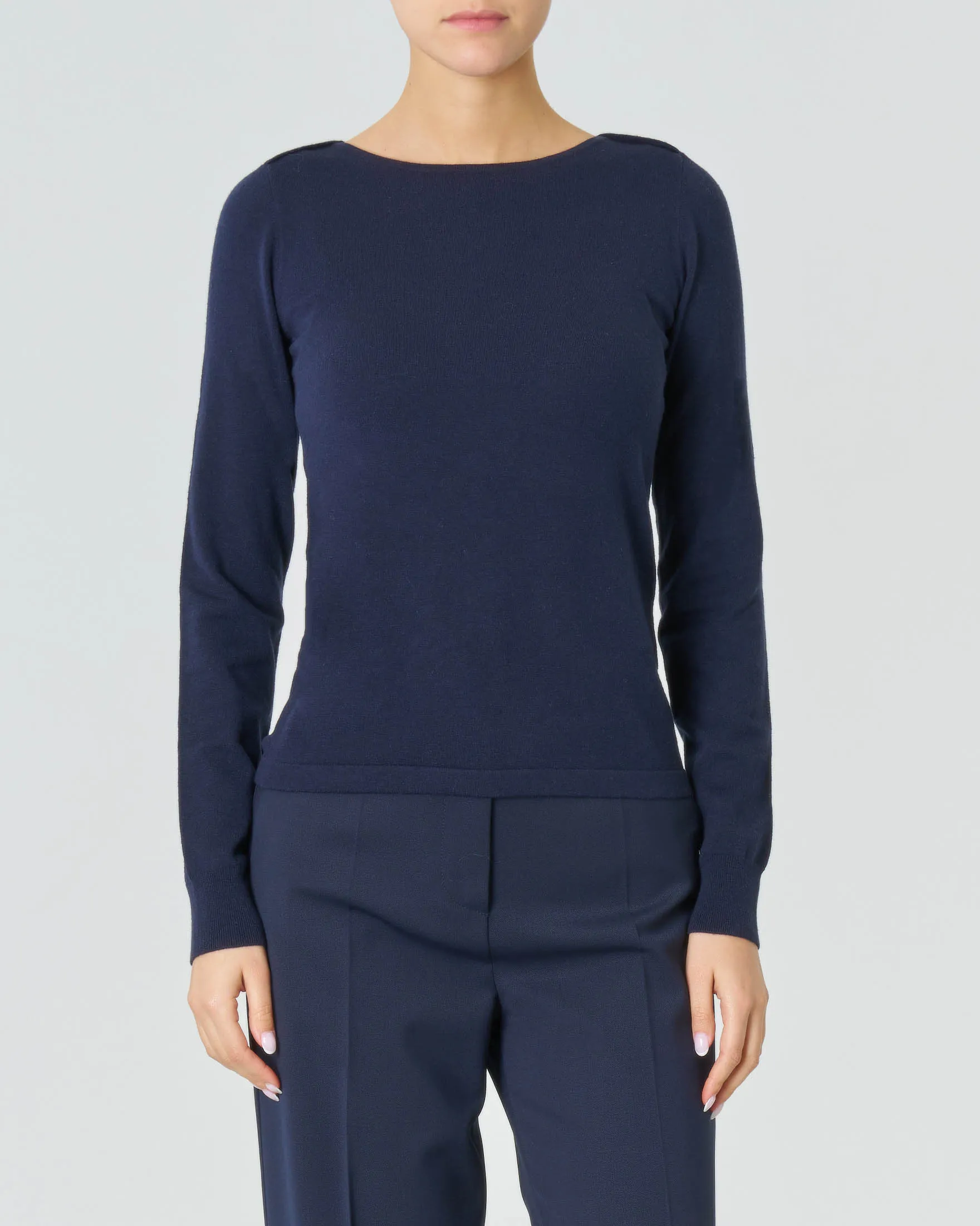 Maglia in seta e lana blu con scollo a barchetta