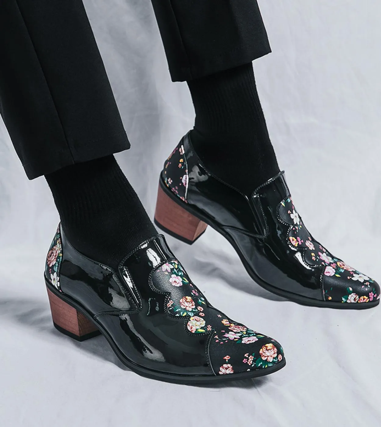 Nuovi uomini di moda Stivali eleganti a punta Scarpe con rialzo in altezza Tacchi alti da uomo Articoli di lusso per feste Banch