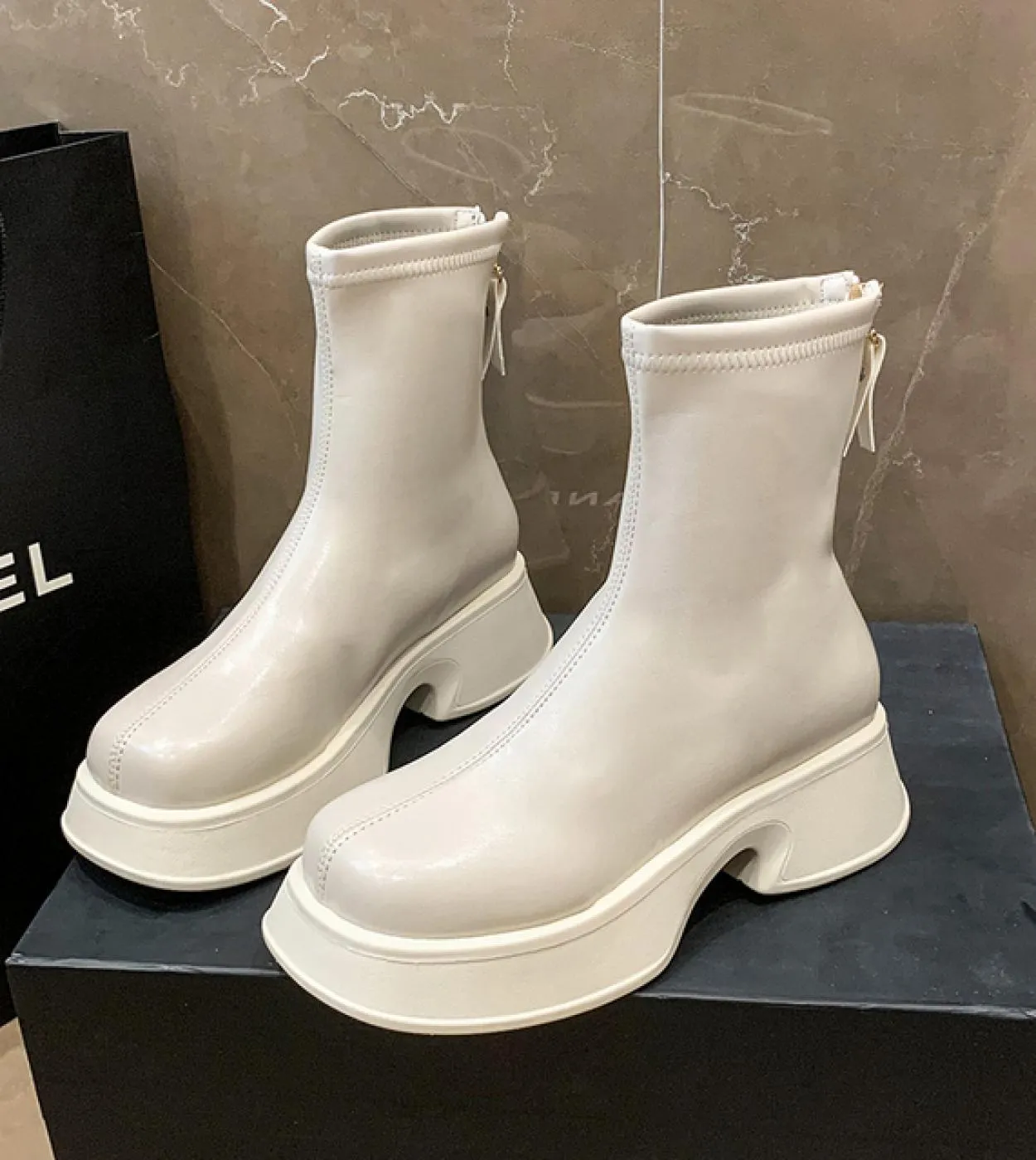 Nuovo 2022 Autunno Inverno Donna Stivali Scarpe Mucca Pelle verniciata Tacchi alti Piattaforma Nero Beige Scarpe Donna Abito da
