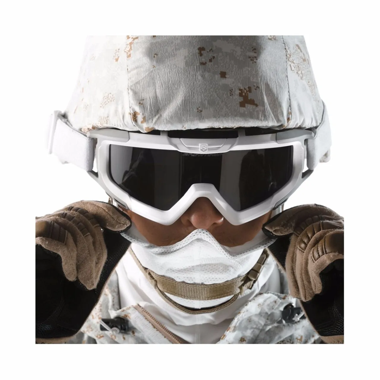 Revisione del sistema di occhiali militari Snowhawk: kit militare americano bianco con passamontagna