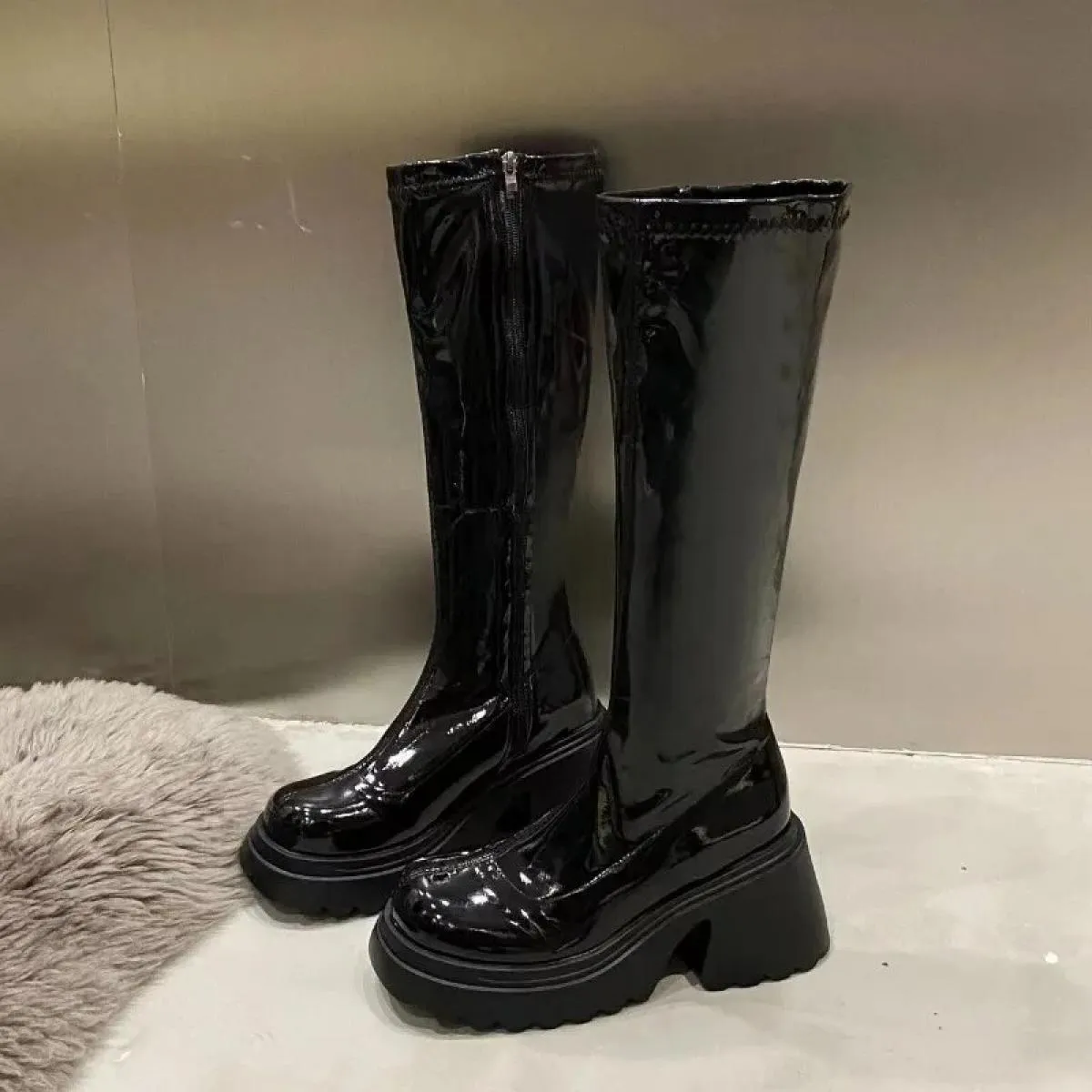 Scarpe da donna di nuova moda Stivali impermeabili Tinta unita di base Tacco quadrato in gomma grande Punta tonda Bottas in pell