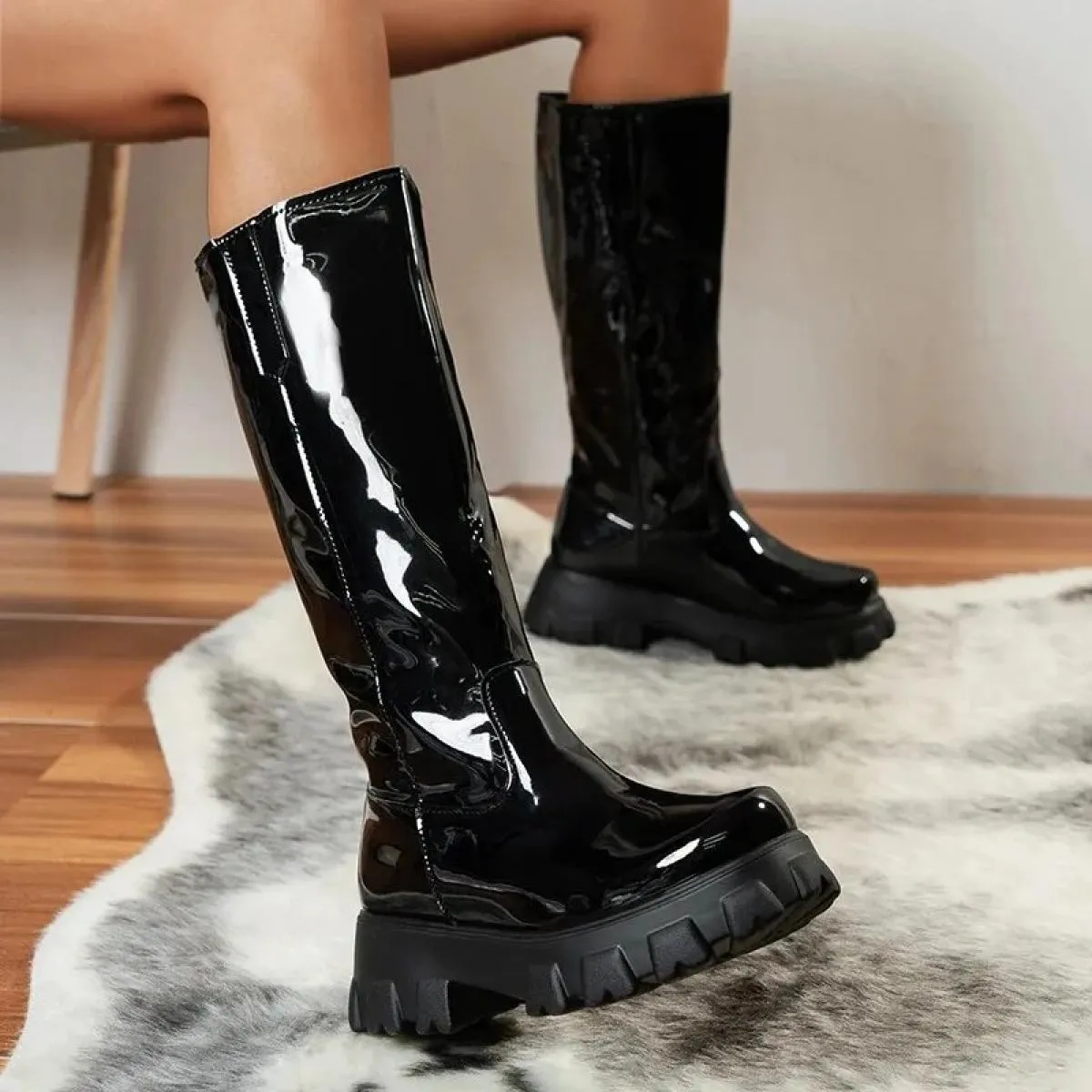 Scarpe da donna di nuova moda Stivali impermeabili Tinta unita di base Tacco quadrato in gomma grande Punta tonda Bottas in pell