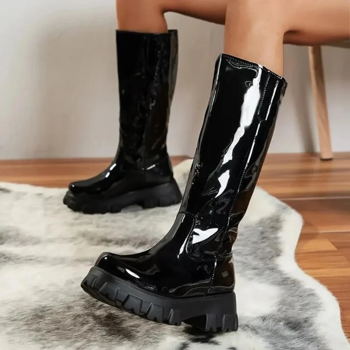 Scarpe da donna di nuova moda Stivali impermeabili Tinta unita di base Tacco quadrato in gomma grande Punta tonda Bottas in pell