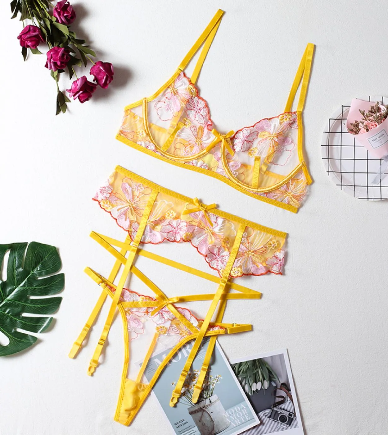 Set di biancheria intima con ricamo floreale giallo Donna Pizzo esotico 3 pezzi Intimo Lady Reggiseno push-up Grattugie Reggisen