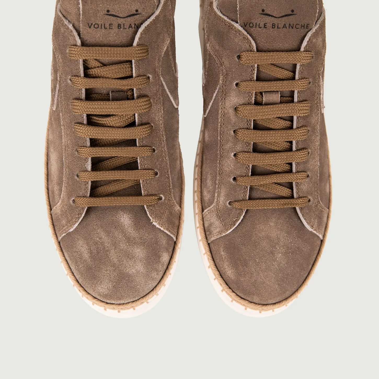 SNEAKER IN PELLE SCAMOSCIATA TAUPE CON INSERTO IN CORDA