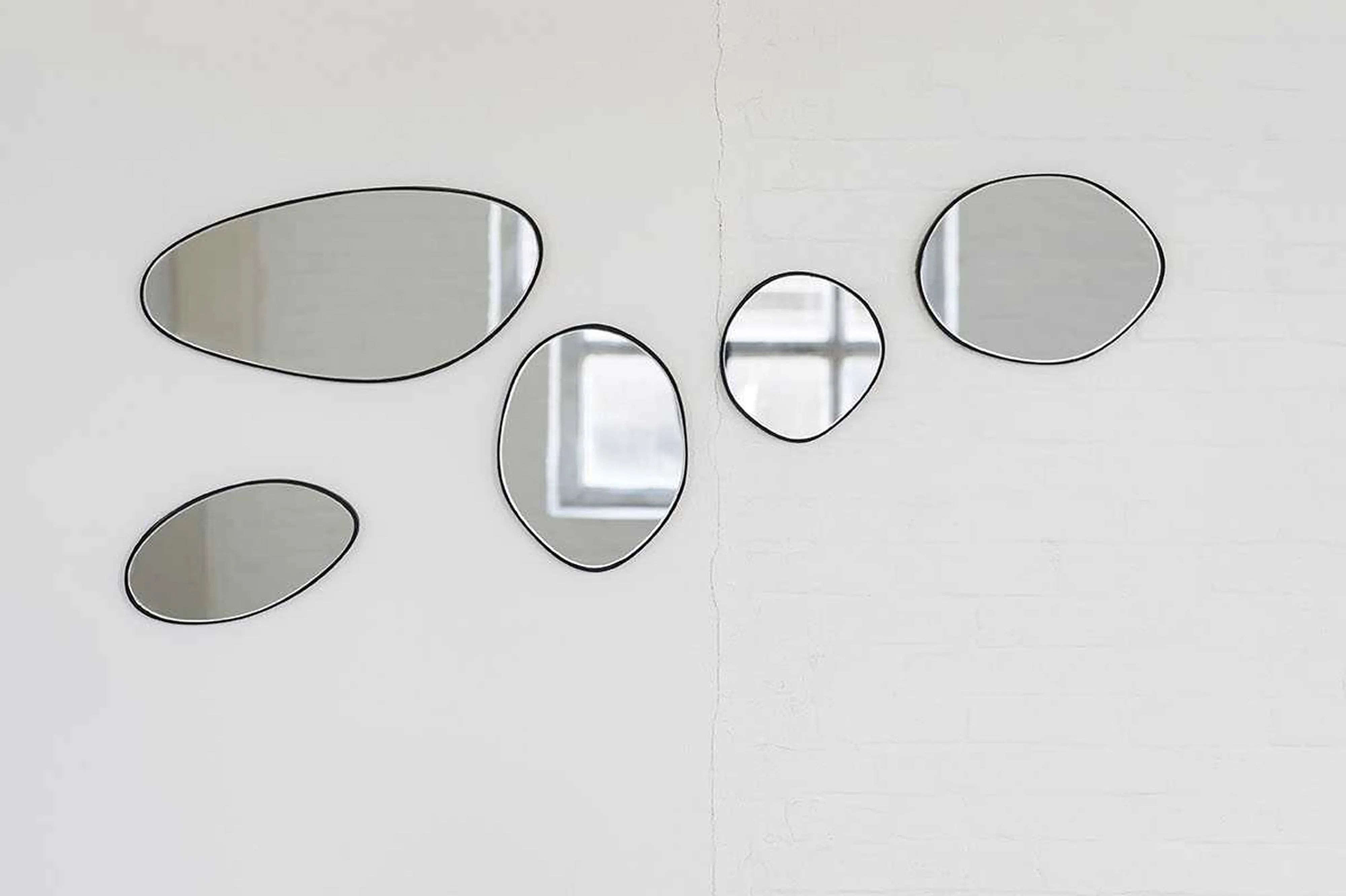Specchio M Serax 60x62 cm.jh{font-size:18px}Nero
