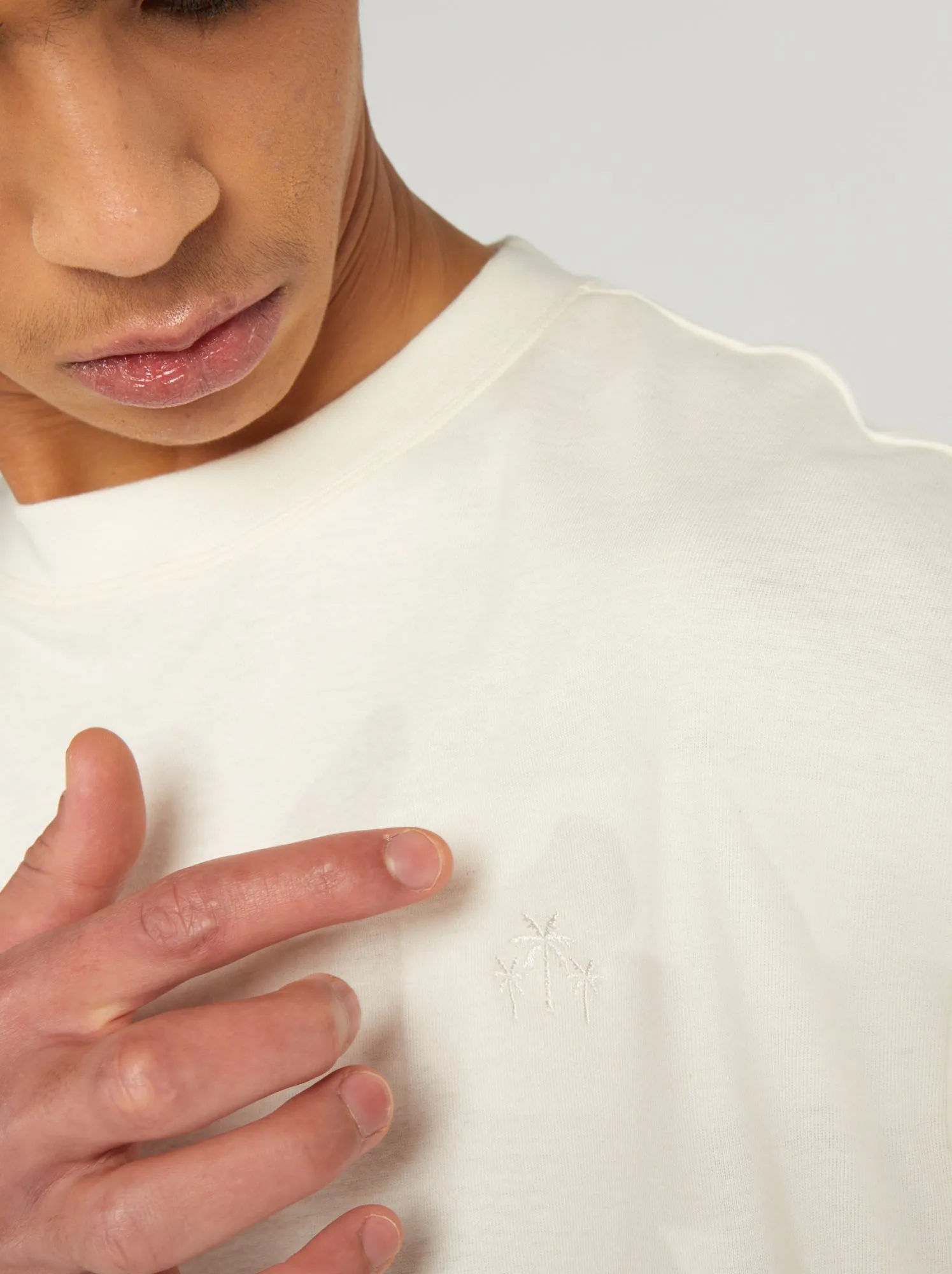 T-shirt in cotone con ricamo sul petto - BIANCO